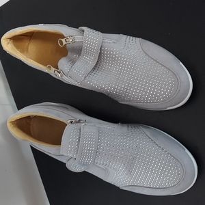 Women's Gray comphy shoes with sparkles, size 10